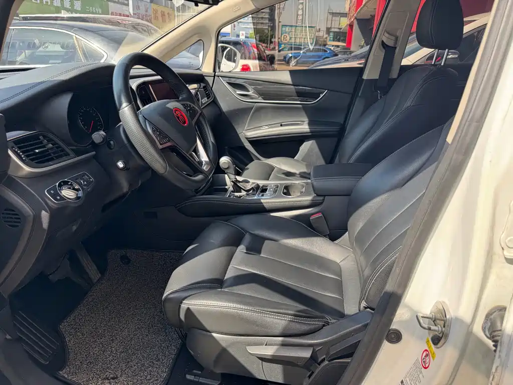 BYD MAX — миниатюра 3