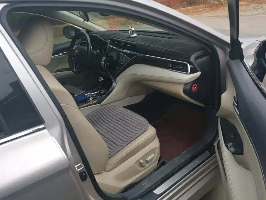 Toyota Camry — миниатюра 8