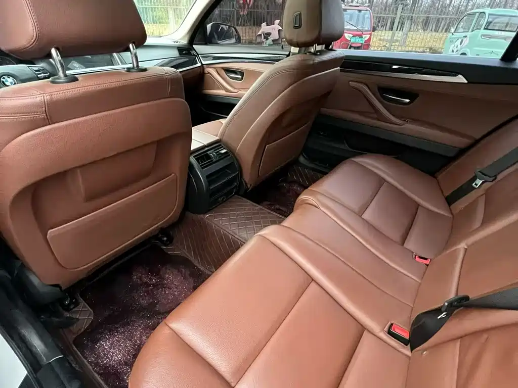 BMW 5 Series — миниатюра 5