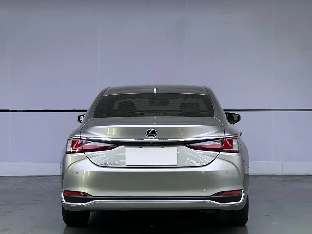 Lexus ES — миниатюра 5