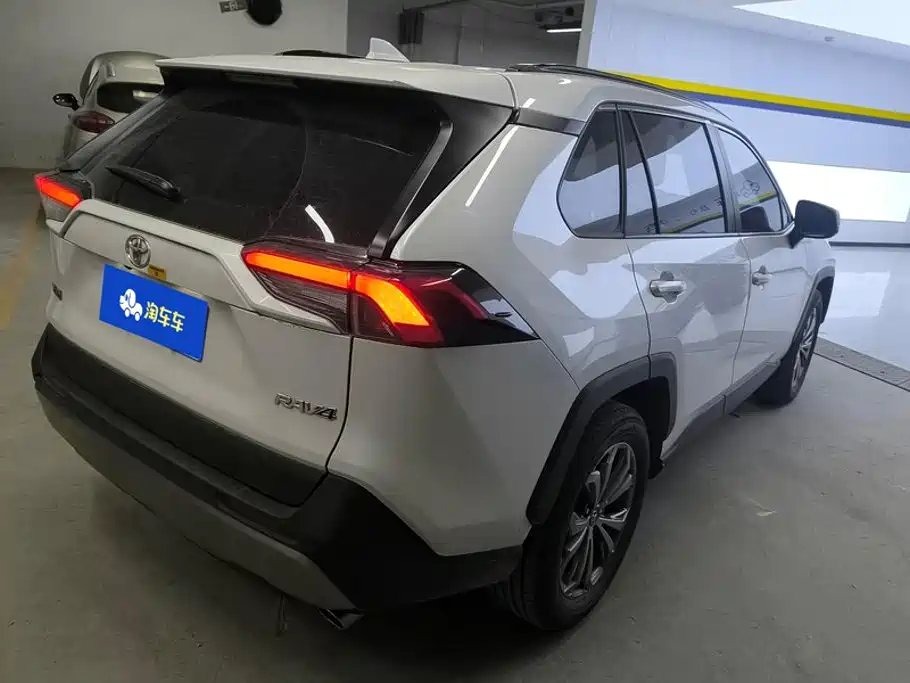 Toyota RAV4 — миниатюра 3