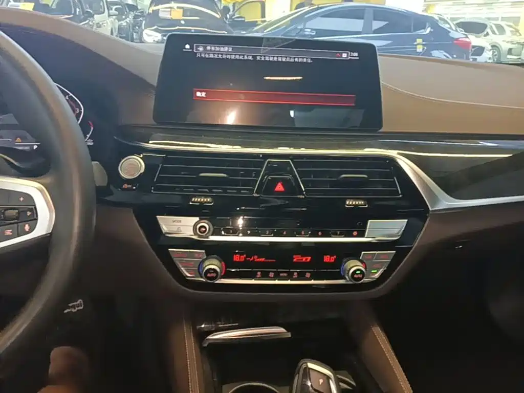 BMW 5 Series — миниатюра 9