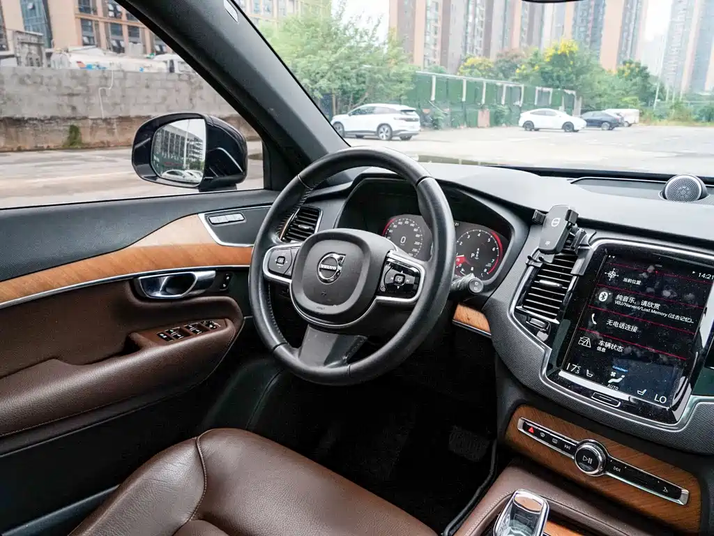 Volvo XC90 — миниатюра 11