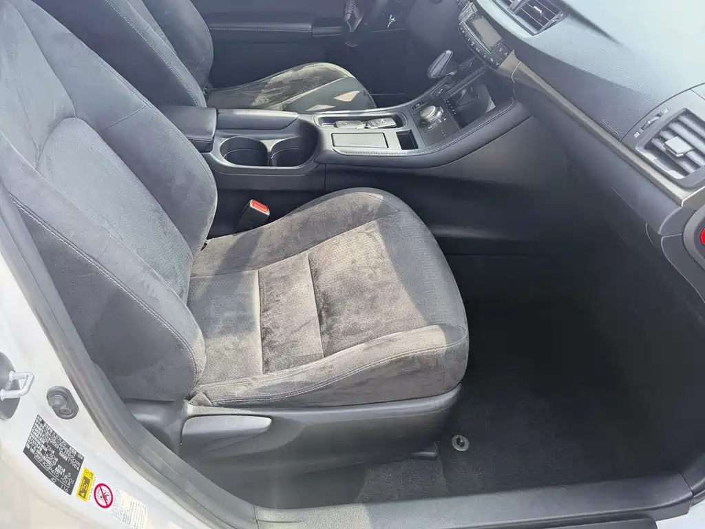 Lexus CT — миниатюра 15