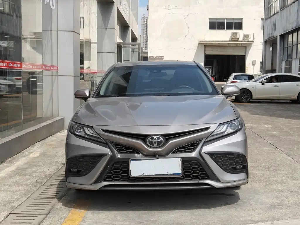 Toyota Camry — миниатюра 2