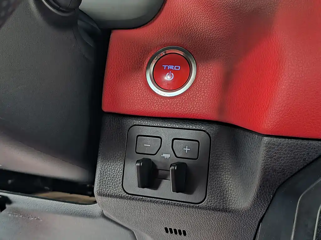 Toyota Sequoia — миниатюра 12