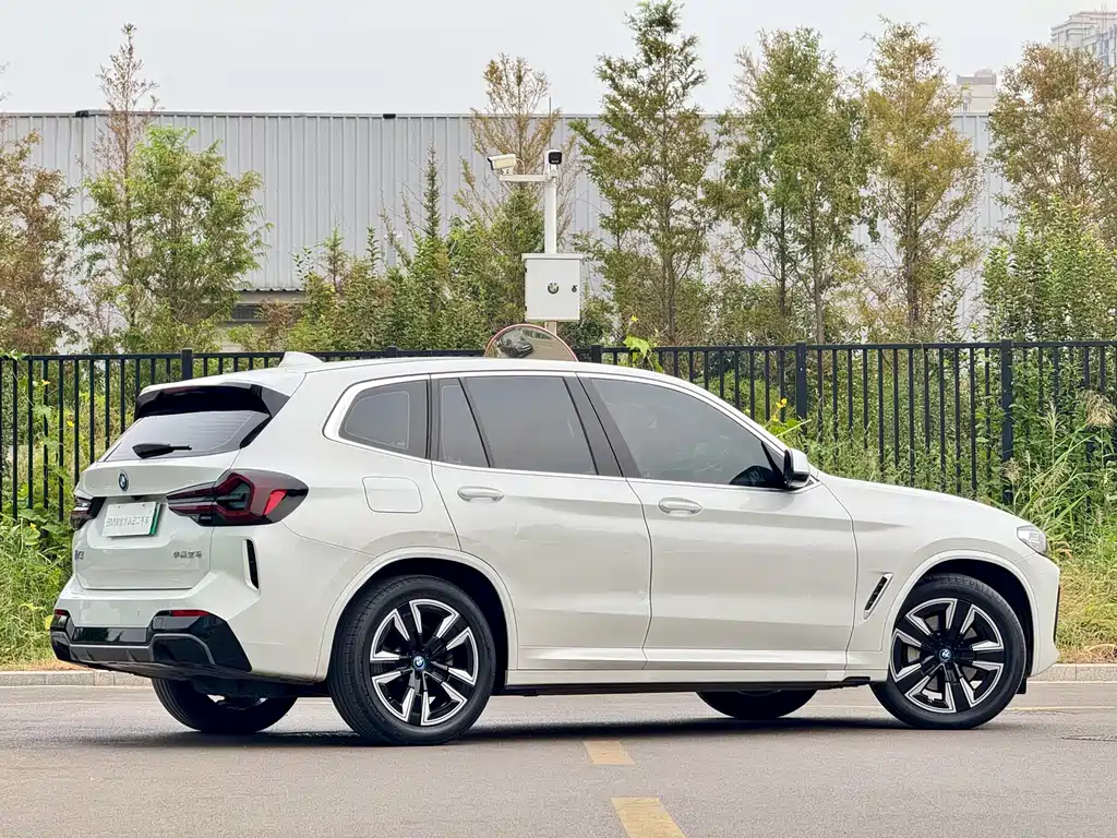 BMW iX3 — миниатюра 18