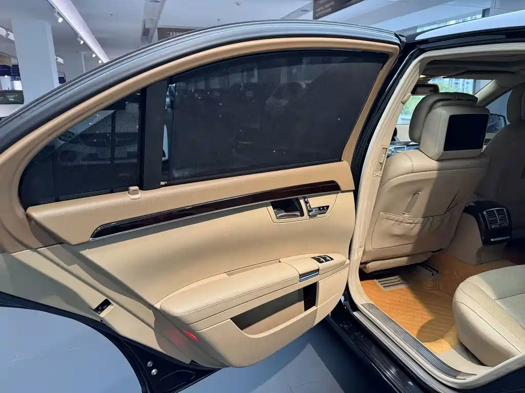 Mercedes-Benz S-Class — миниатюра 8