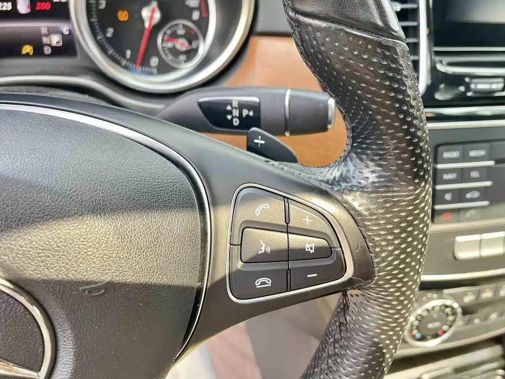 Mercedes-Benz GLE (Import) — миниатюра 21