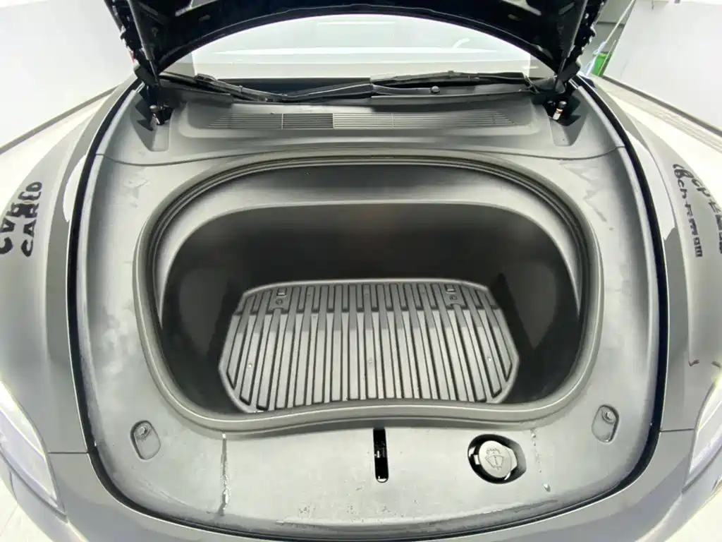 Tesla Model 3 — миниатюра 12