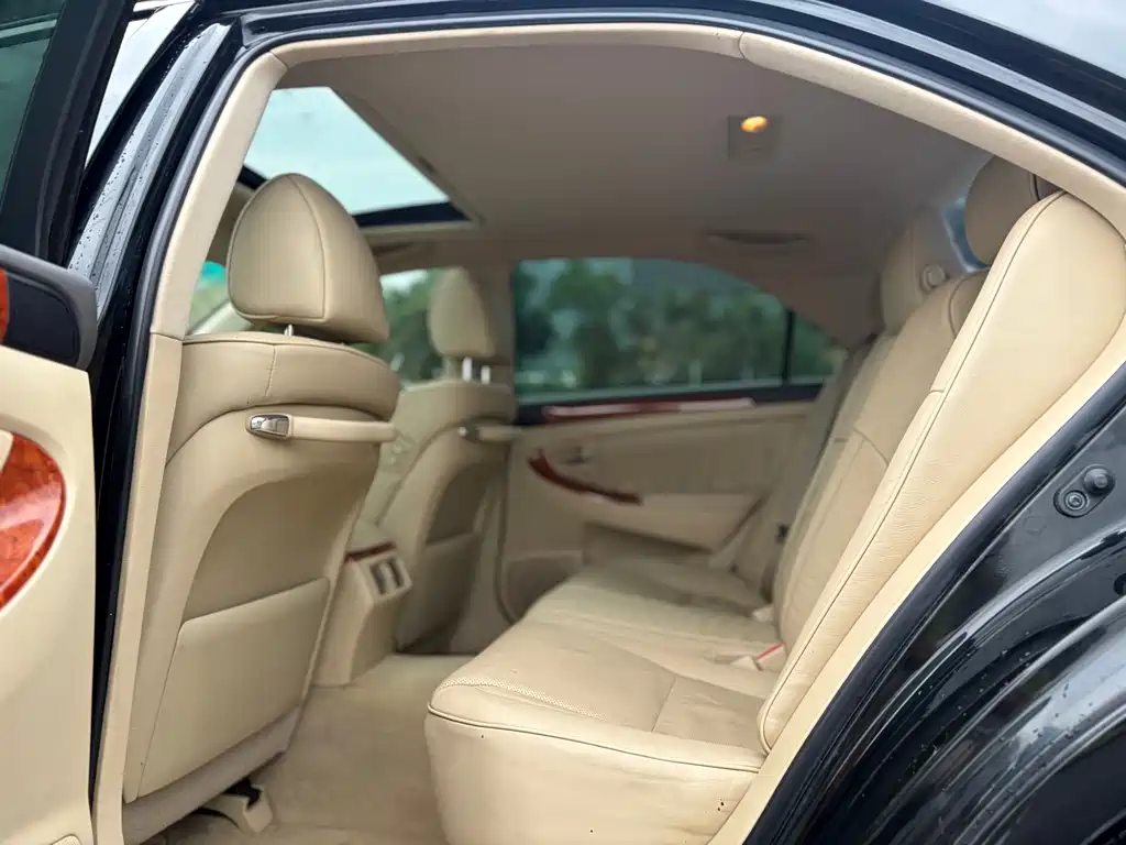 Toyota Crown — миниатюра 11