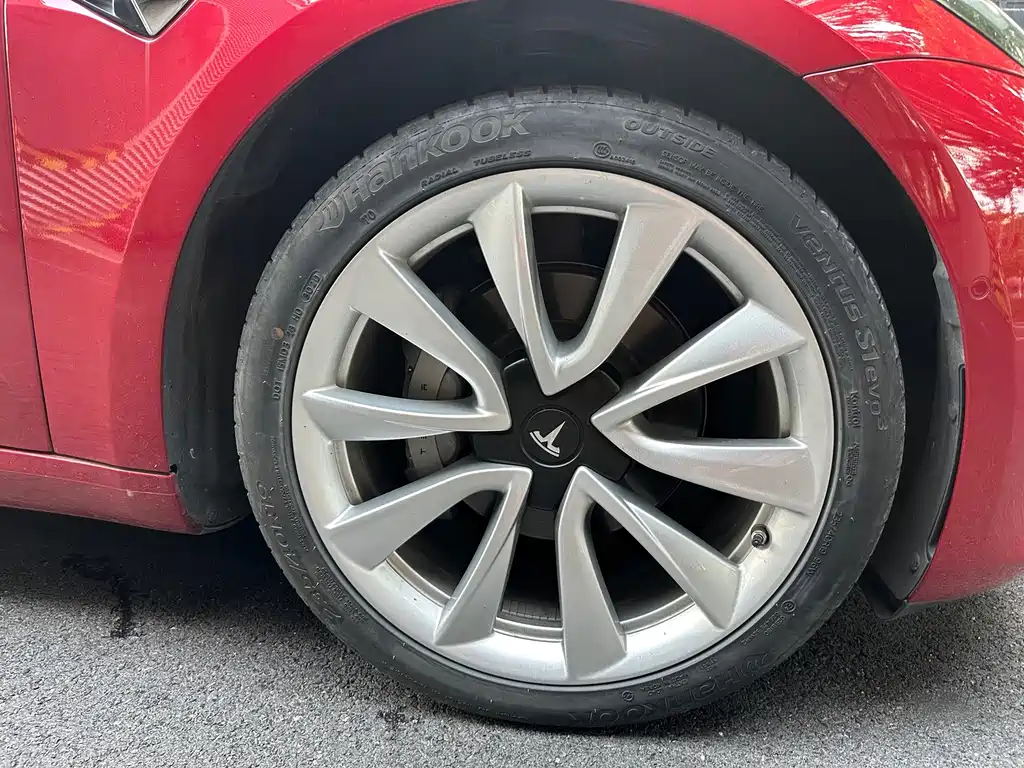 Tesla Model 3 — миниатюра 11