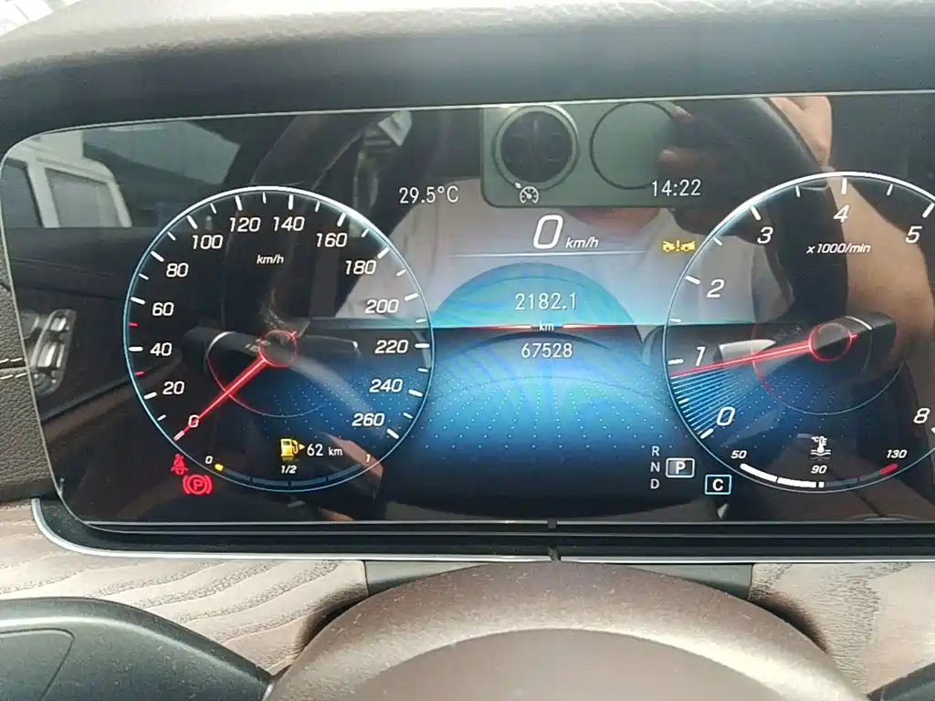 Mercedes-Benz E-Class — миниатюра 12