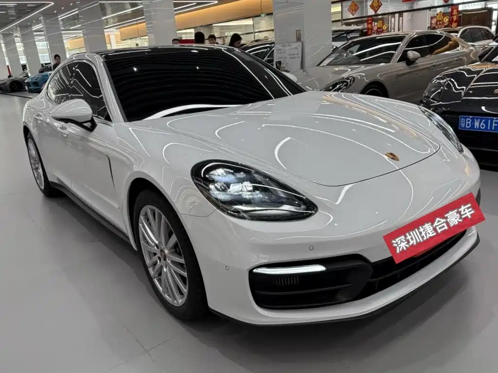 PORSCHE PANAMERA