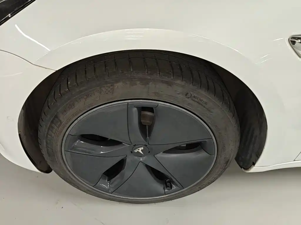 Tesla Model 3 — миниатюра 23