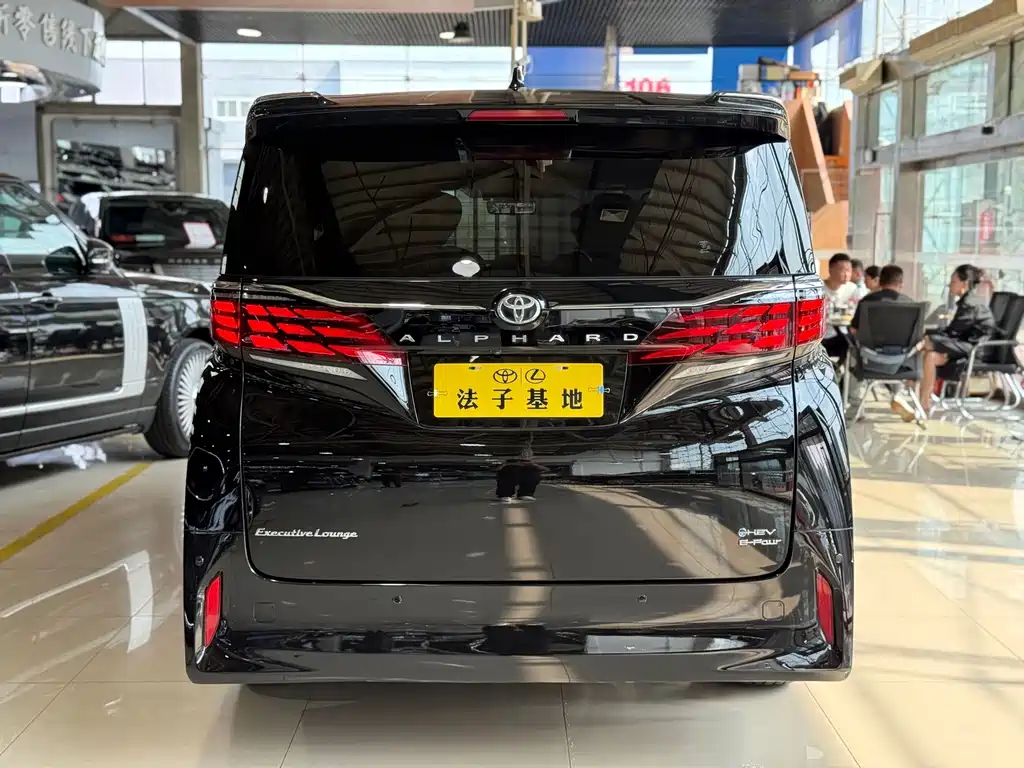 Toyota Alphard — миниатюра 25