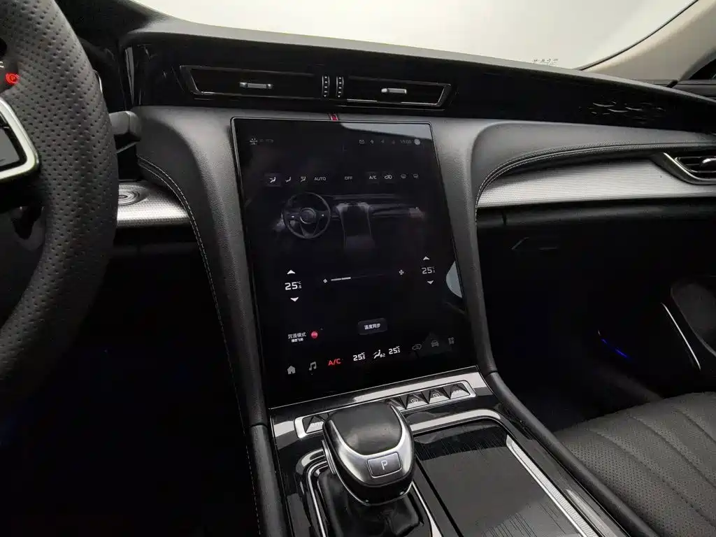 Hongqi Hongqi H5 — миниатюра 12