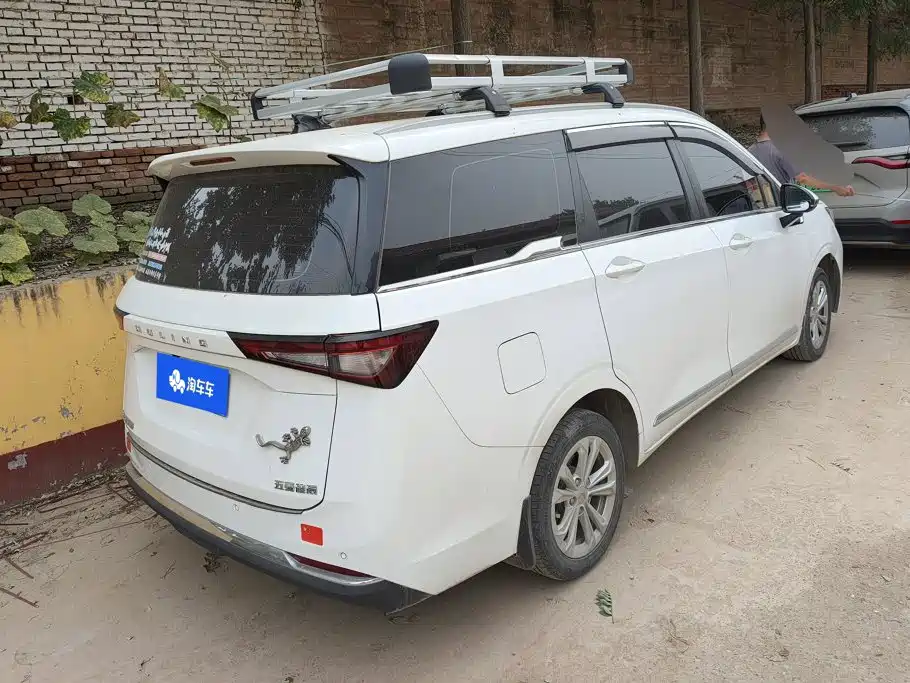 Wuling Jiachen — миниатюра 3