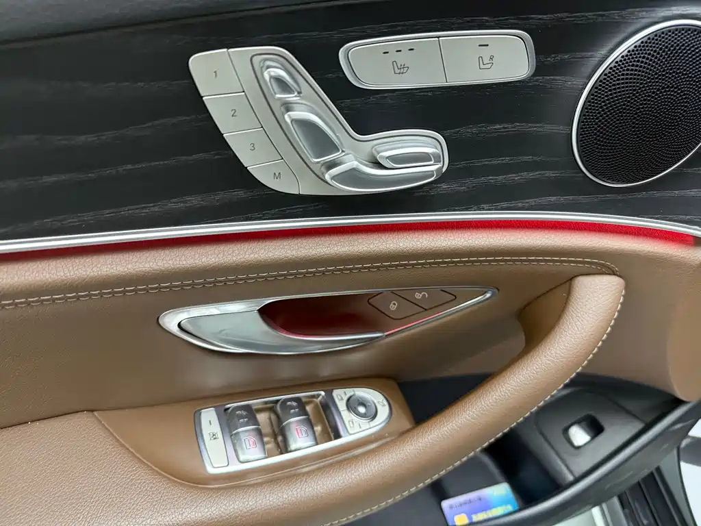 Mercedes-Benz E-Class — миниатюра 7
