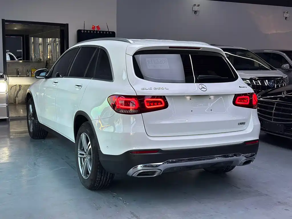 MERCEDES-BENZ GLC