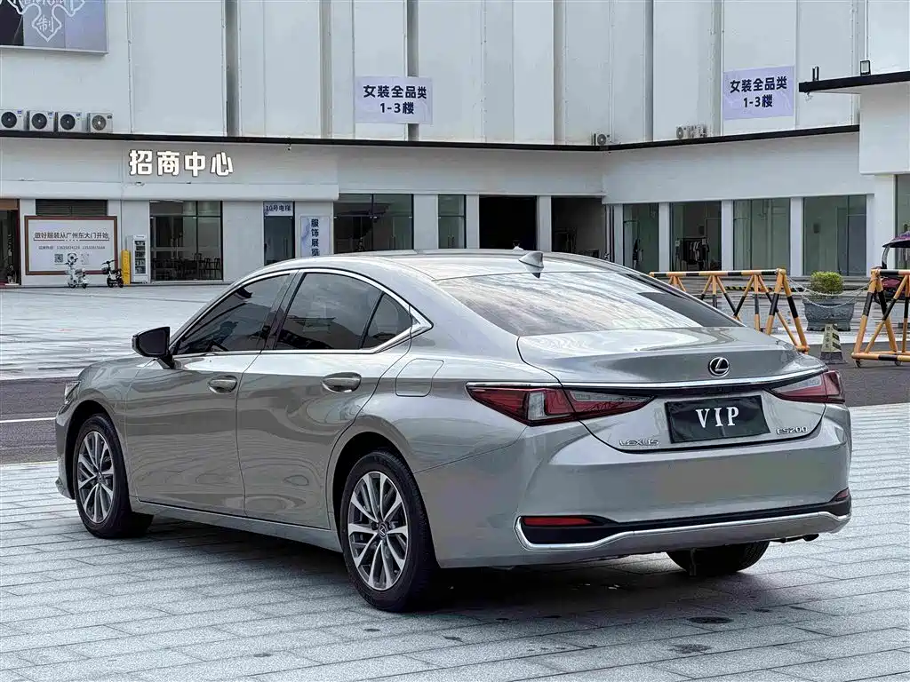 Lexus ES — миниатюра 7