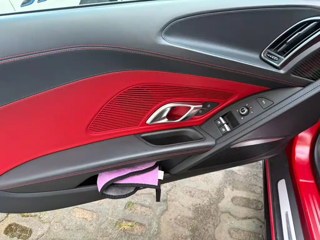 Audi R8 — миниатюра 8
