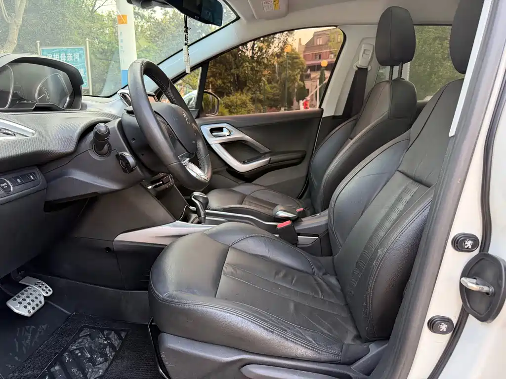 Peugeot 2008 2014 1.6L AT