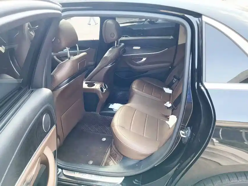Mercedes-Benz E-Class — миниатюра 8