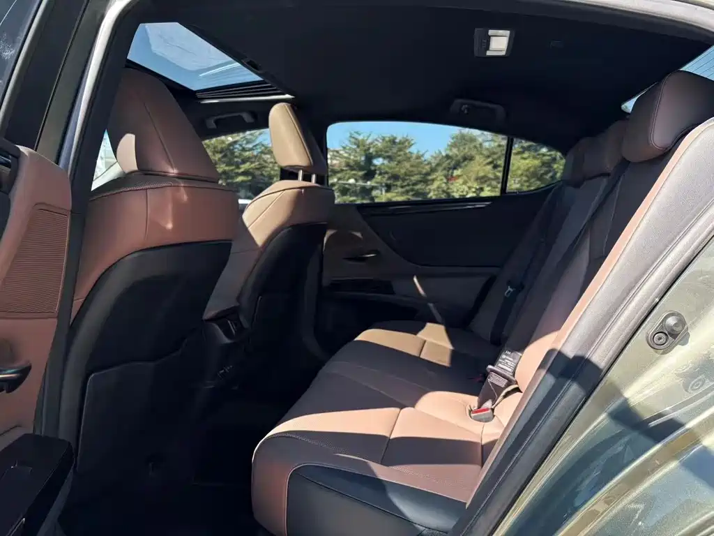 Lexus ES — миниатюра 8