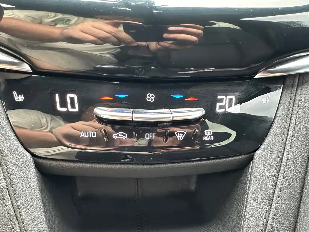 Cadillac XT6 — миниатюра 8