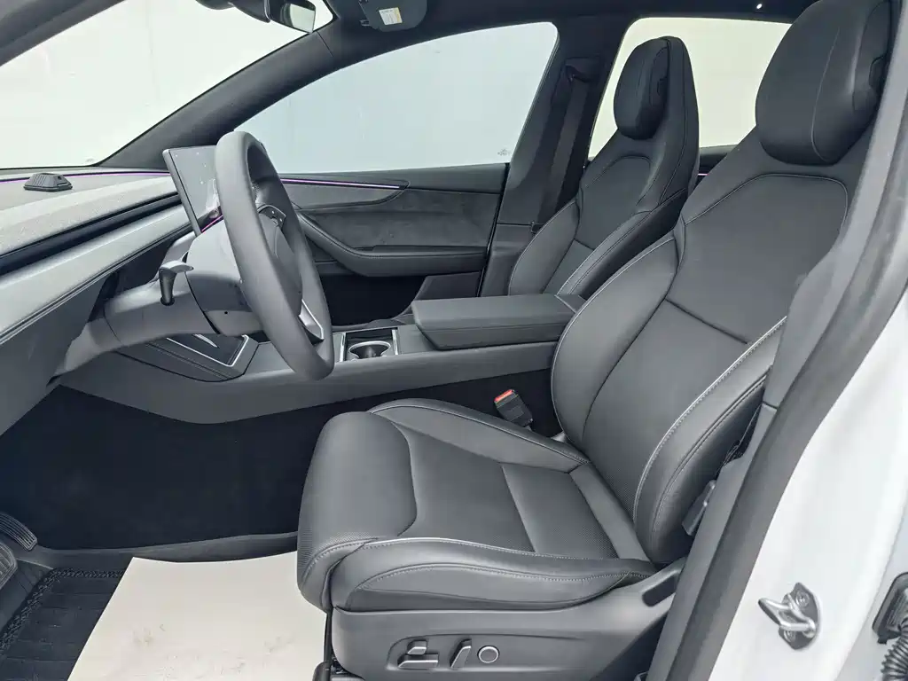 Tesla Model Y L — миниатюра 4