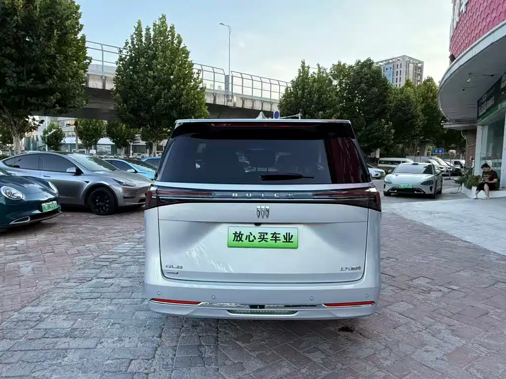 Buick GL8 Hybrid — миниатюра 8