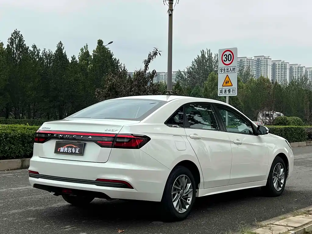 Venucia D60 — миниатюра 6