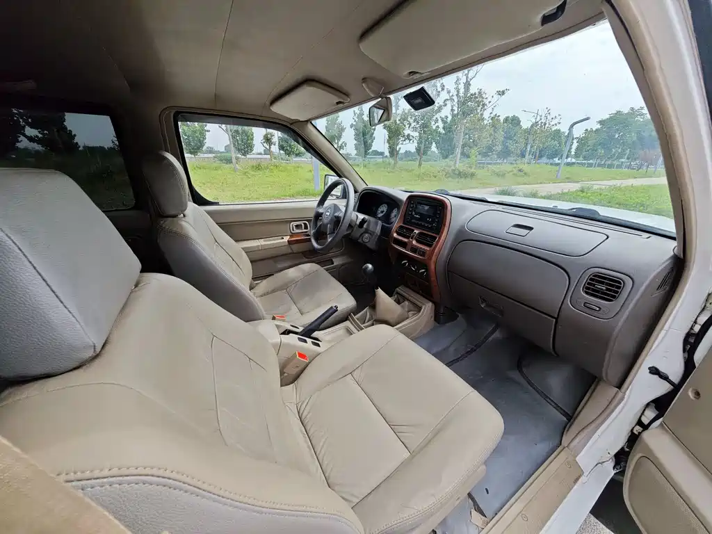 Nissan ZN 2012 2.4L 7 мест