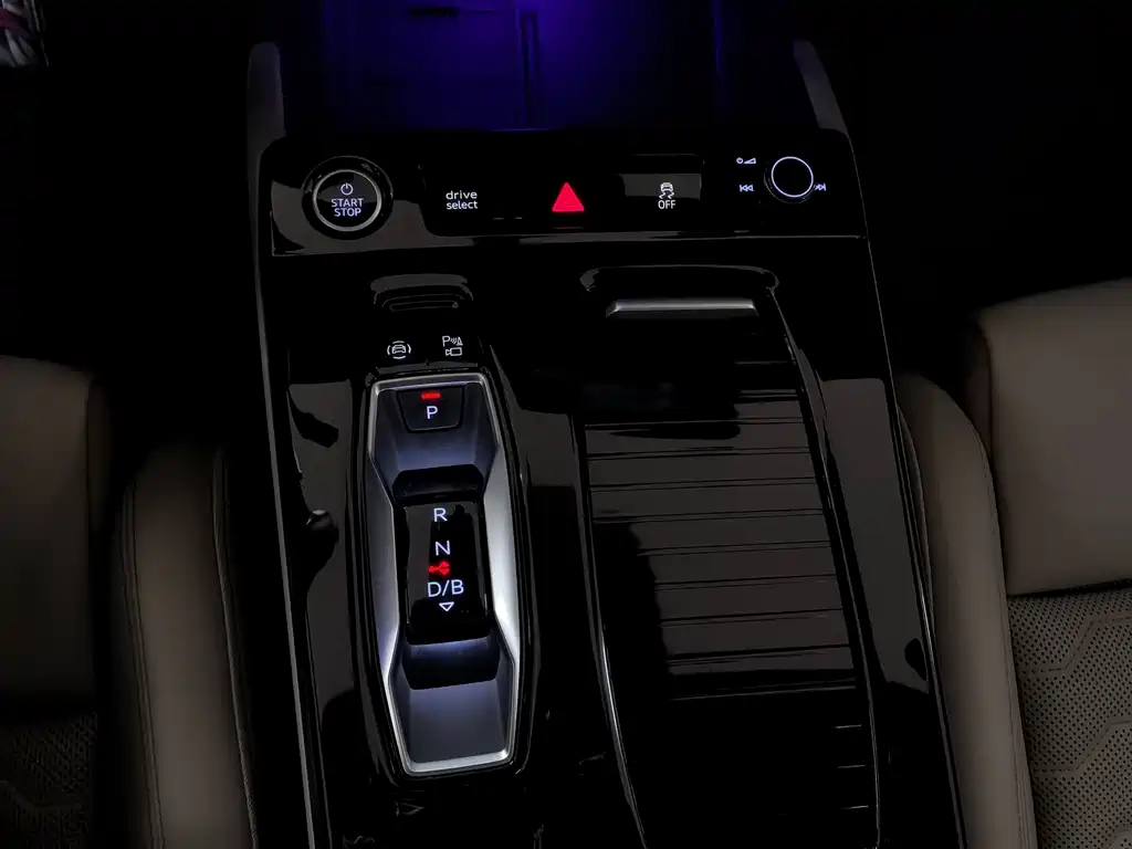 Audi Q6L e-tron