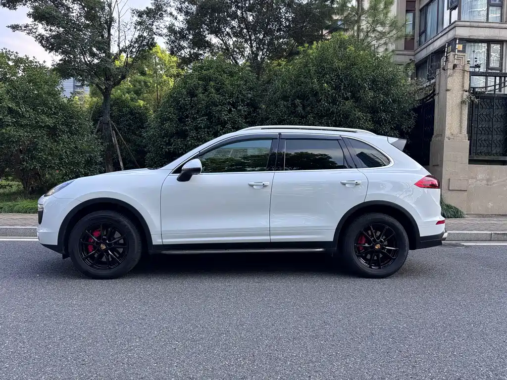 Porsche Cayenne — миниатюра 3