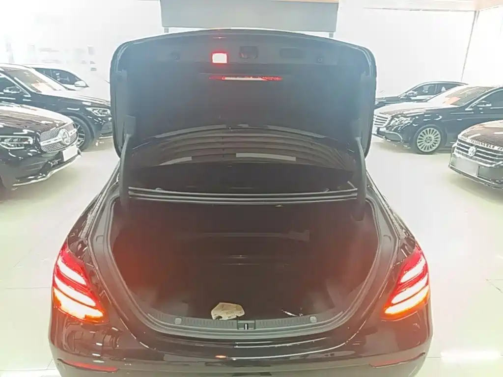 Mercedes-Benz E-Class — миниатюра 19