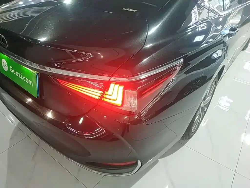 Lexus ES — миниатюра 8