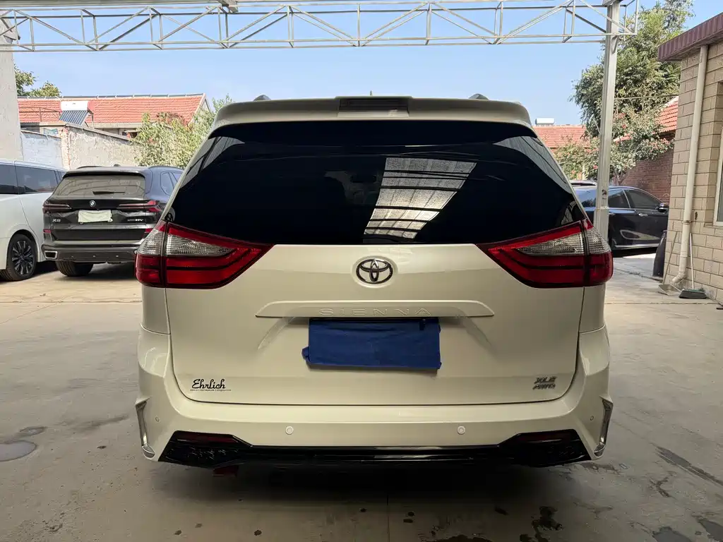 Toyota Sienna — миниатюра 4