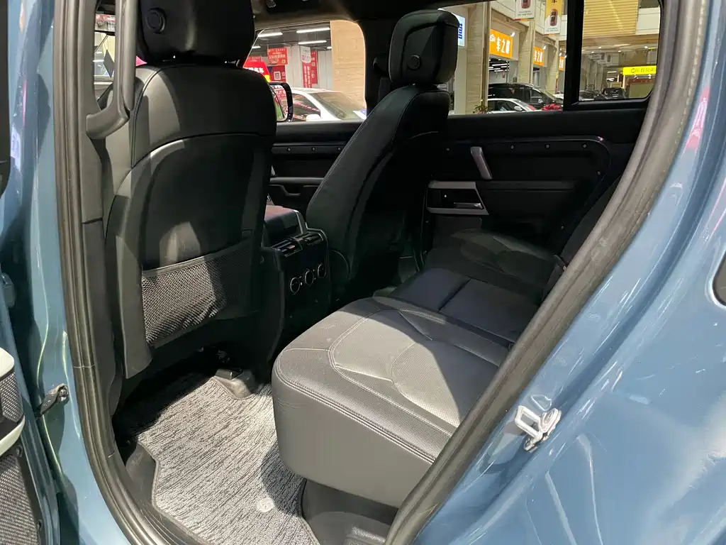 Land Rover Defender — миниатюра 12