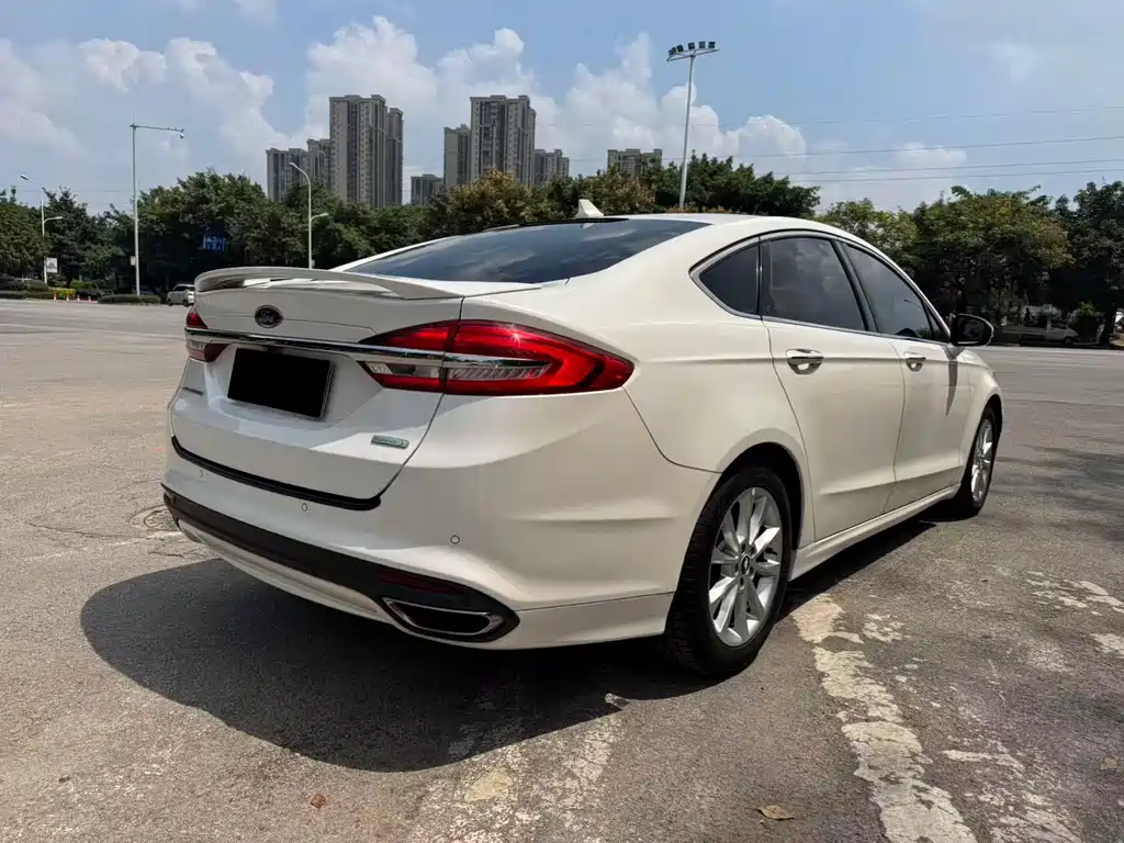 Ford Mondeo — миниатюра 9