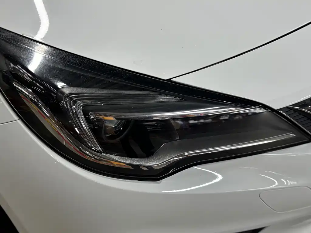Buick Verano — миниатюра 12