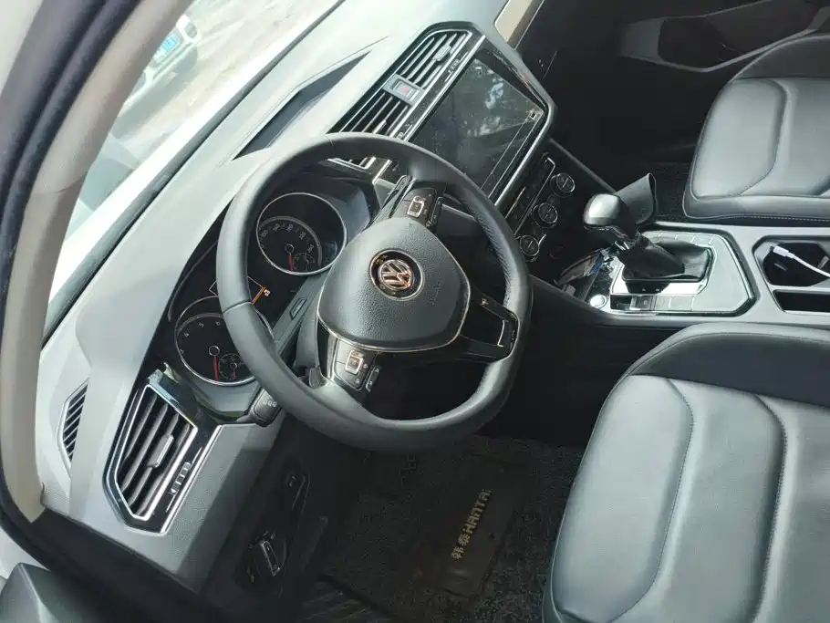 Volkswagen Tiguan L — миниатюра 15