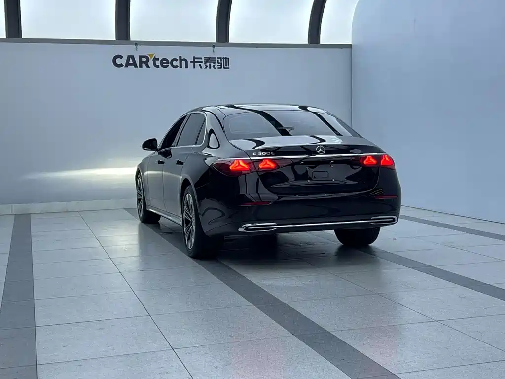 Mercedes-Benz E-Class — миниатюра 6
