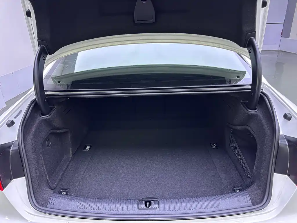 Audi A4L — миниатюра 14