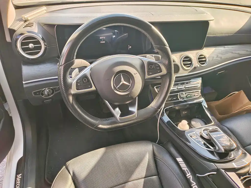 Mercedes-Benz E-Class — миниатюра 7