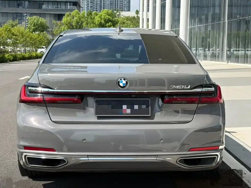 BMW 7 Series — миниатюра 8