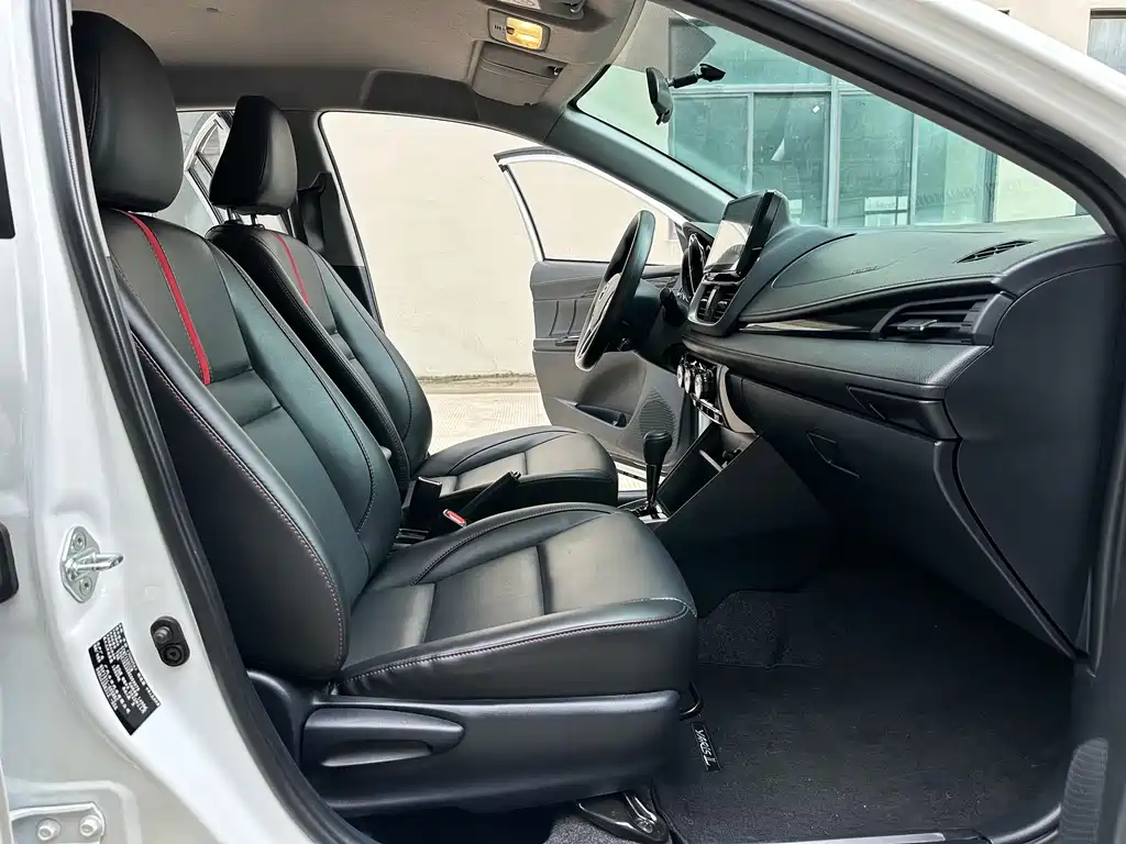 Toyota Yaris L — миниатюра 4