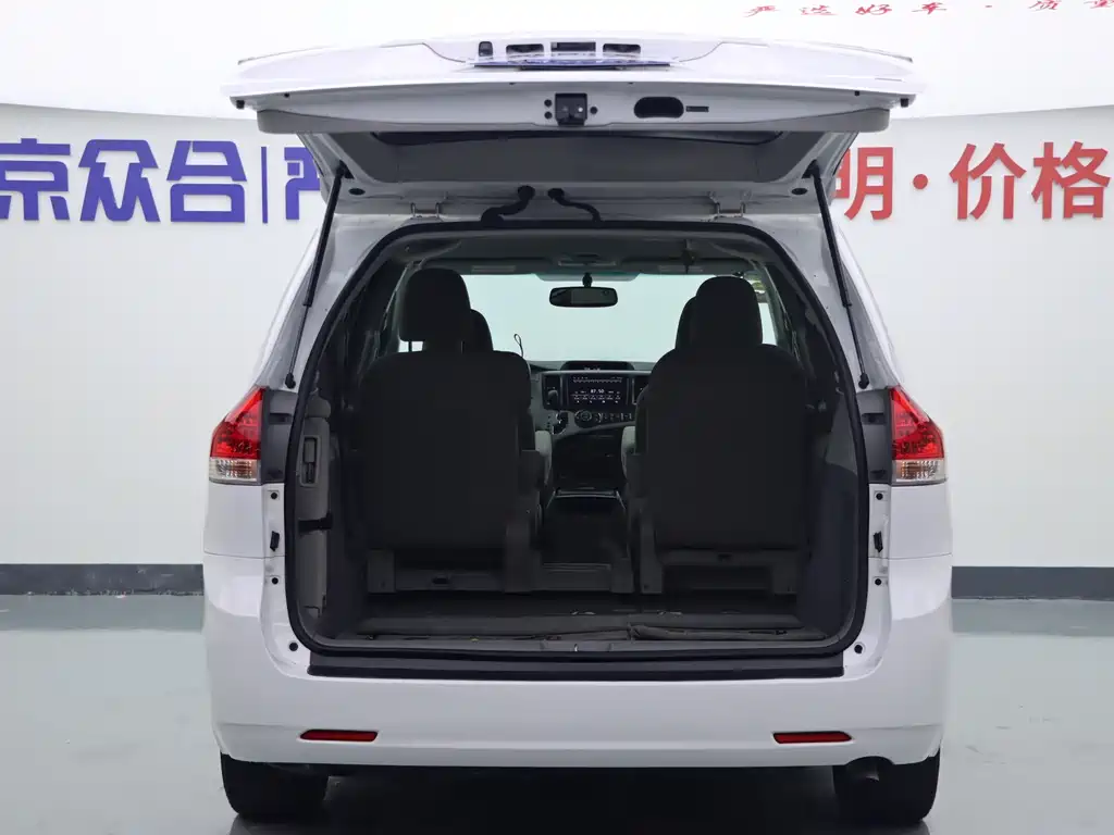 Toyota Sienna — миниатюра 25