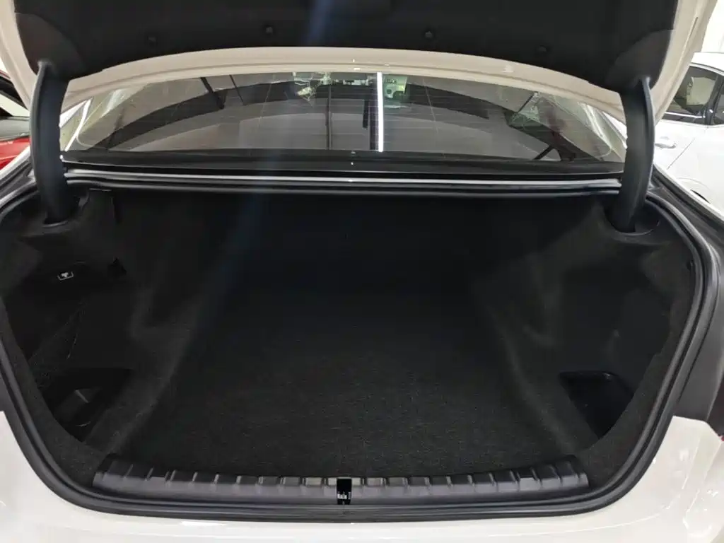 BMW 5 Series — миниатюра 19